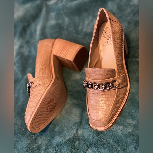 NIB- Vince Camuto Cedeen Heeled Loafer - Picture 3 of 3